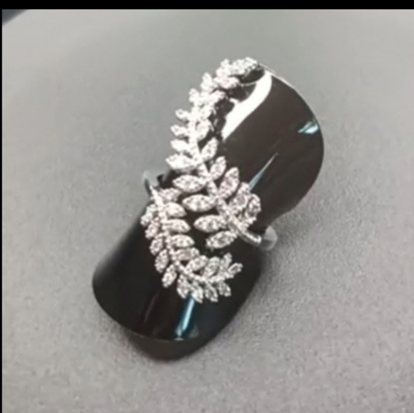 925 Sterling Silver Long Leaf Ring - Picture 15 of 16